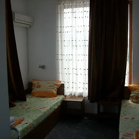 Neven Hotel 2*