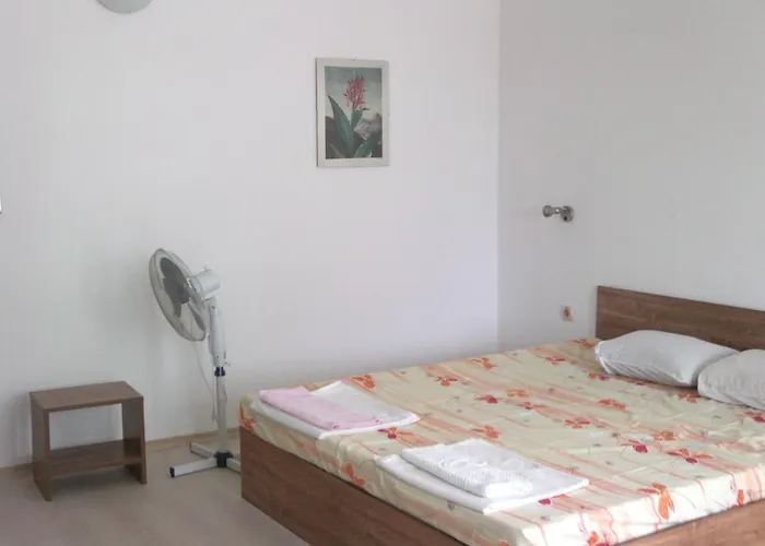 Отель Neven Приморско